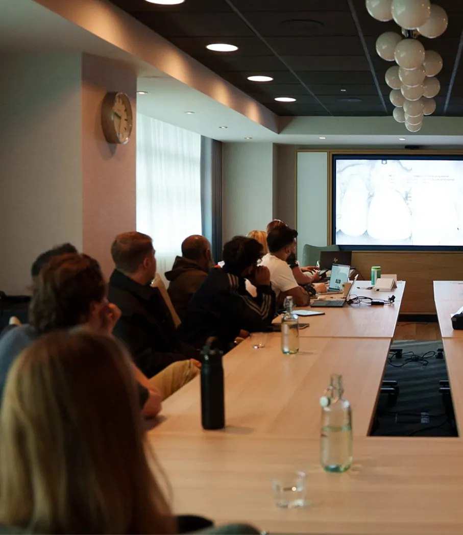 Delegates attending an Icon Resin Infiltration session